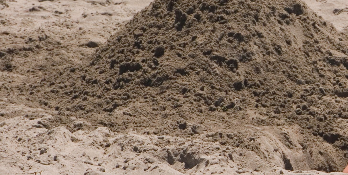 scava una buca in spiaggia per gioco ragazzo di 17 anni muore sotto la sabbia