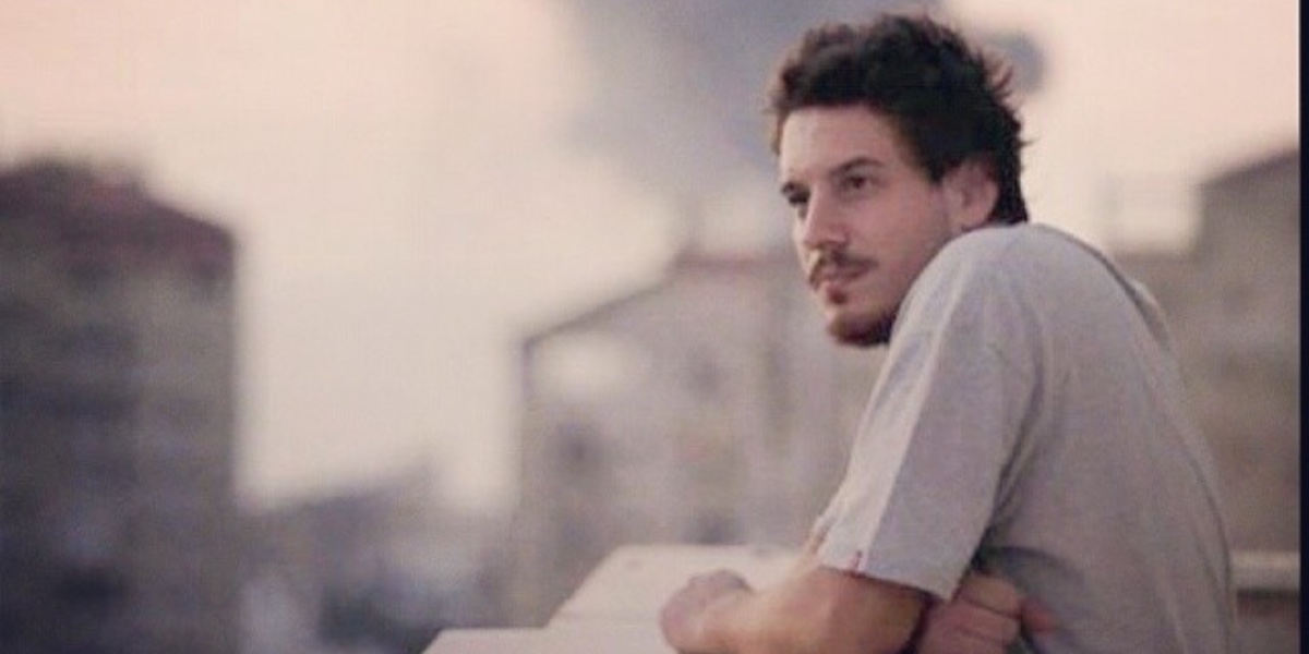 La storia di Simone Camilli, giornalista italiano ucciso a Gaza nel 2014 La storia di Simone Camilli, giornalista italiano ucciso a Gaza nel 2014
