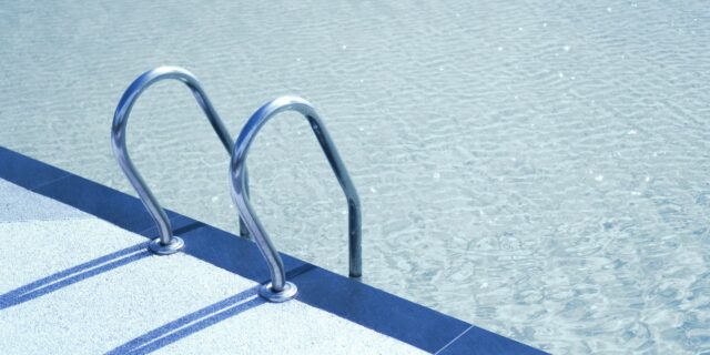 È morto il bambino di 3 anni caduto nella piscina del B&B. Donati gli organi: «Un gesto di amore»