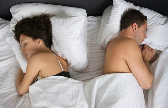 Dormire su lati opposti del letto