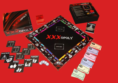 Il Monopoli e altri 7 giochi in scatola in versione hot Il Monopoli e altri 7 giochi in scatola in versione hot