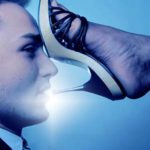 C'è chi ama praticare il trampling sessuale e chi... il soft trampling