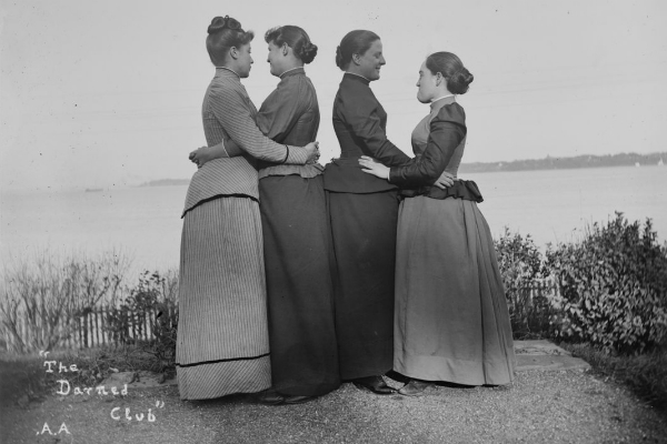 La storia di Alice Austen, la prima fotografa che immortalò l'amore tra donne