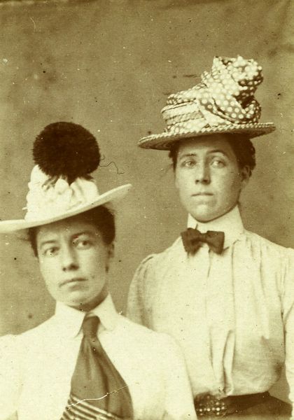La storia di Alice Austen, la prima fotografa che immortalò l'amore tra donne