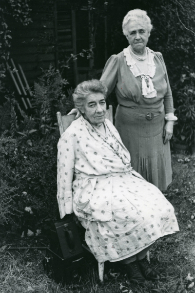 La storia di Alice Austen, la prima fotografa che immortalò l'amore tra donne