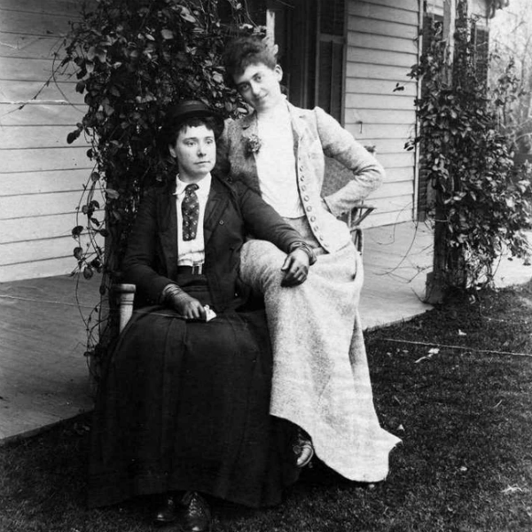 La storia di Alice Austen, la prima fotografa che immortalò l'amore tra donne