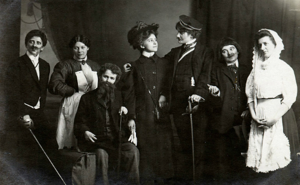 La storia di Alice Austen, la prima fotografa che immortalò l'amore tra donne