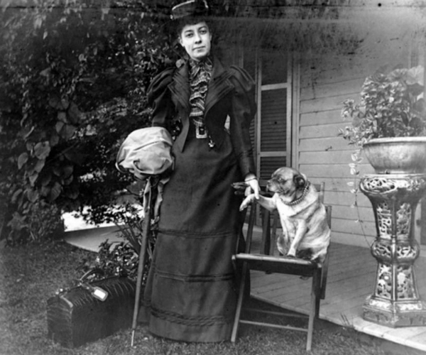 La storia di Alice Austen, la prima fotografa che immortalò l'amore tra donne