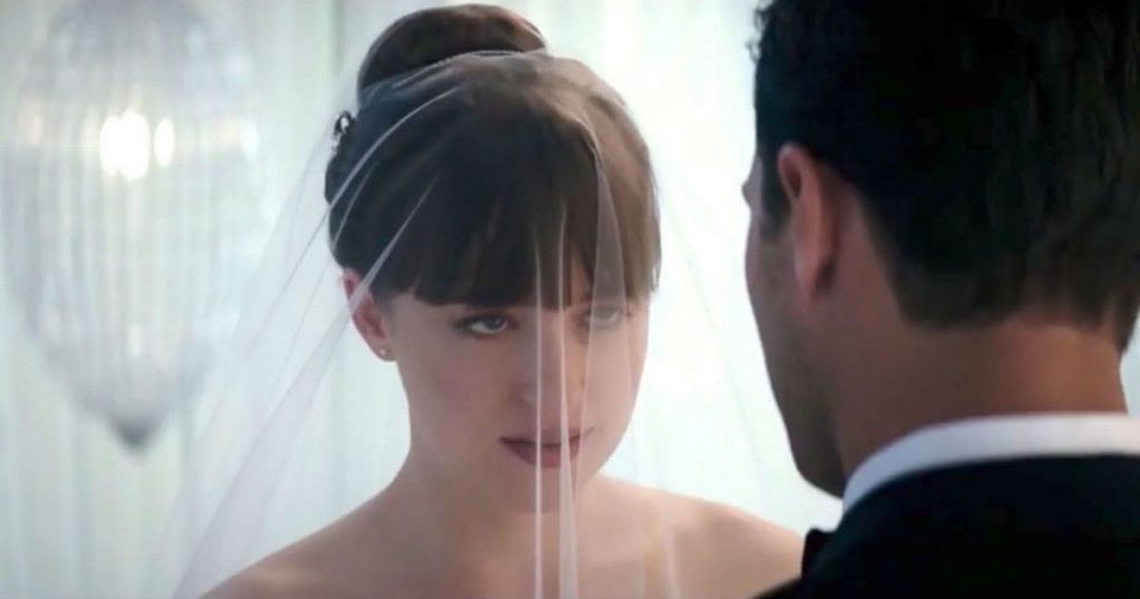 50 Sfumature di Rosso: tutti i dettagli dell'abito da sposa della "signora Grey"