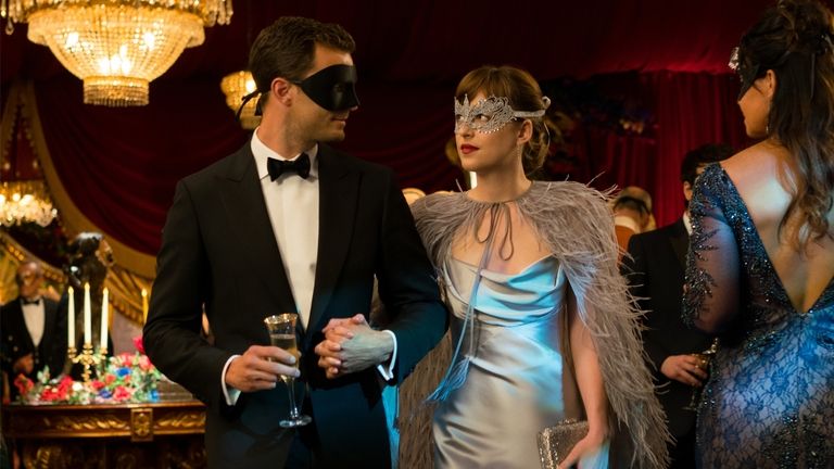 50 Sfumature di Rosso: tutti i dettagli dell'abito da sposa della "signora Grey"