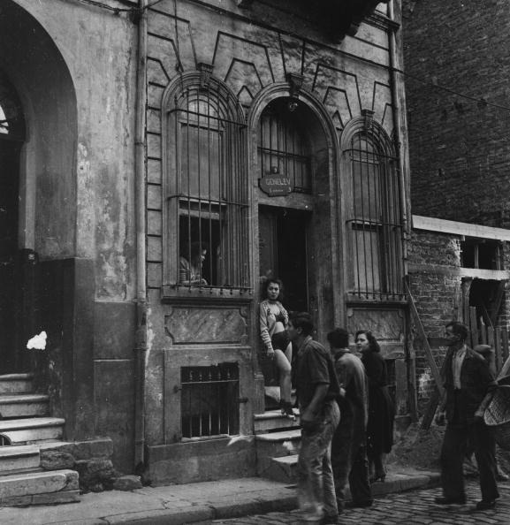 Le lettere delle prostitute che lavoravano nelle case chiuse prima della Legge Merlin