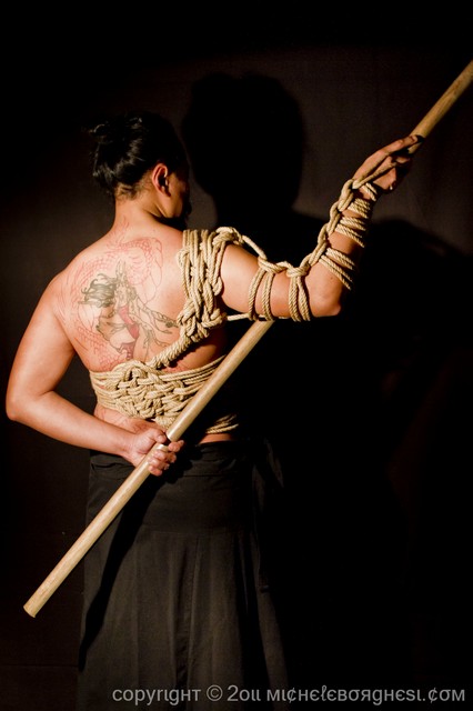 Cosa accade in un incontro di Shibari, l'arte giapponese della legatura erotica
