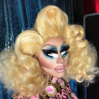 Chi è Trixie Mattel, la Drag Star metà Dolly Parton, metà Barbie Chi è Trixie Mattel, la Drag Star metà Dolly Parton, metà Barbie