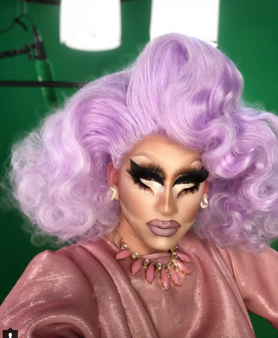 Chi è Trixie Mattel, la Drag Star metà Dolly Parton, metà Barbie