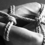 Cosa accade in un incontro di Shibari, l'arte giapponese della legatura erotica