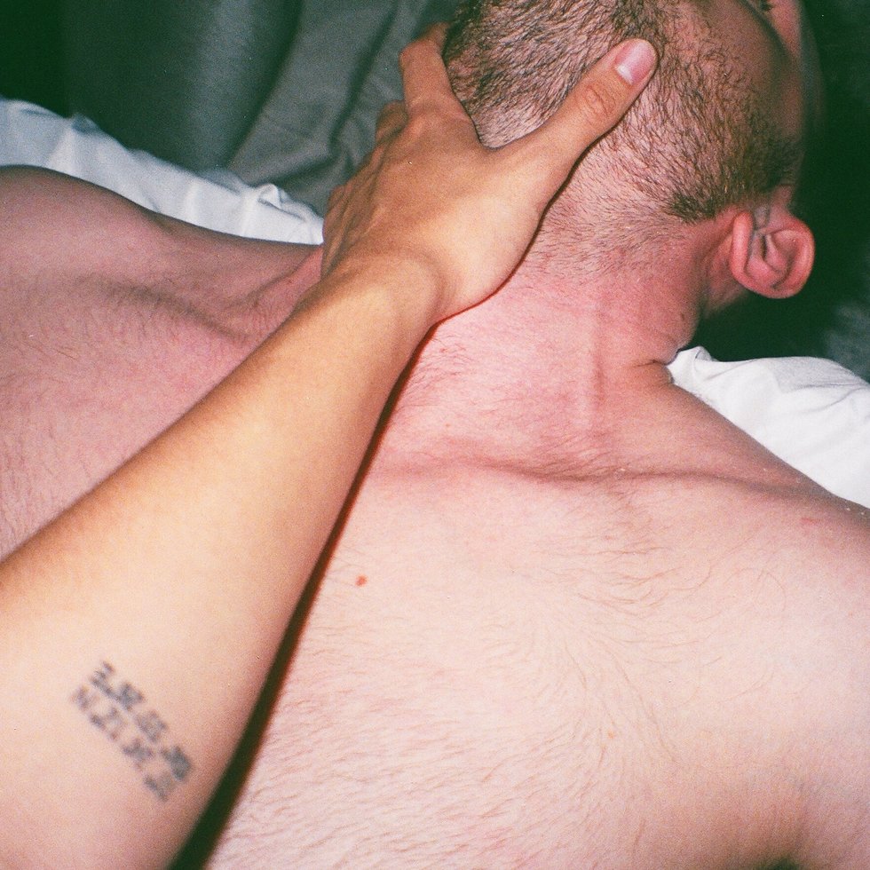 "Perché dopo aver subito violenza sessuale scatto e pubblico le foto dei miei amanti"