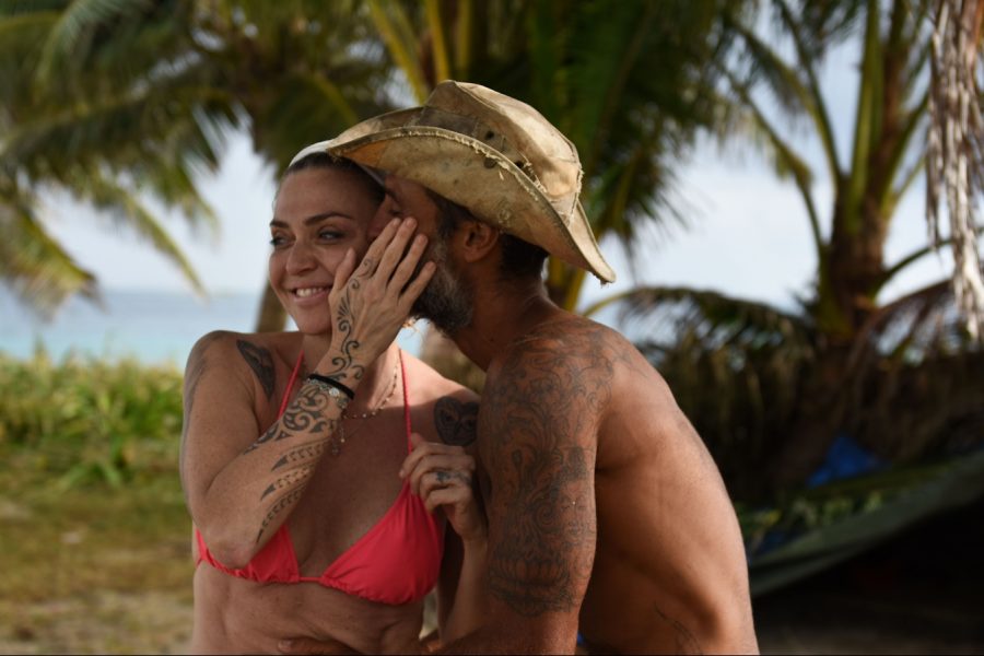 Paola Barale: "Non ci parliamo più", ma con Raz Degan è amore infinito