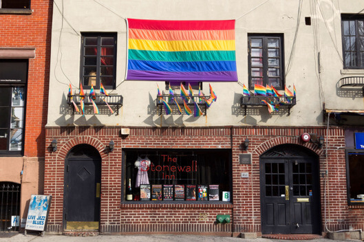 Quella notte di soprusi allo Stonewall nel 1969 in cui nacque l'orgoglio LGBT