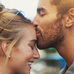 5 significati di un bacio in fronte se a darlo è il nostro partner