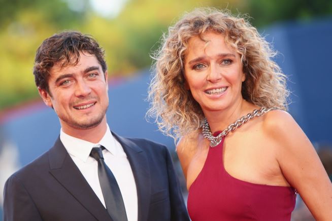 Toy boy: 3 luoghi comuni da sradicare sull'amore quando lui è più piccolo