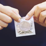Perché e come uomini e donne usano il profilattico in maniera differente