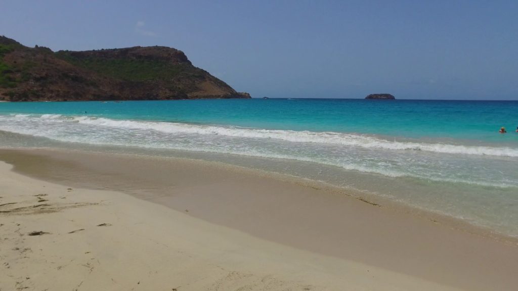 Nudismo: le 15 spiagge più belle per chi ama prendere il sole nudo