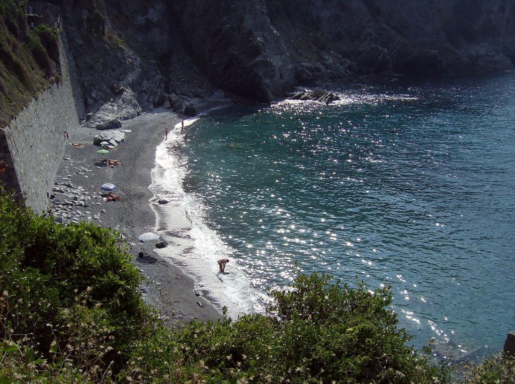 Nudismo: le 15 spiagge più belle per chi ama prendere il sole nudo