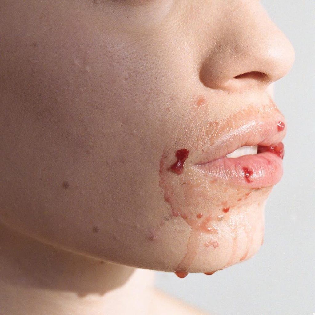 "Perché da donna non posso comprare dei preservativi senza essere giudicata?"