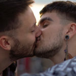 Cosa determina il fatto che una persona sia gay? La risposta della scienza