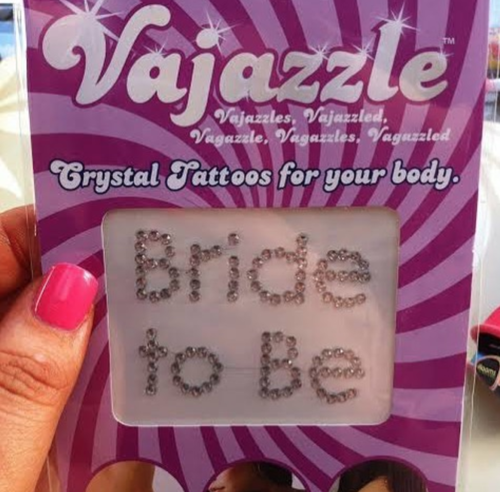 Vajazzling, la decorazione che fa splendere la vagina: chi la fa e controindicazioni