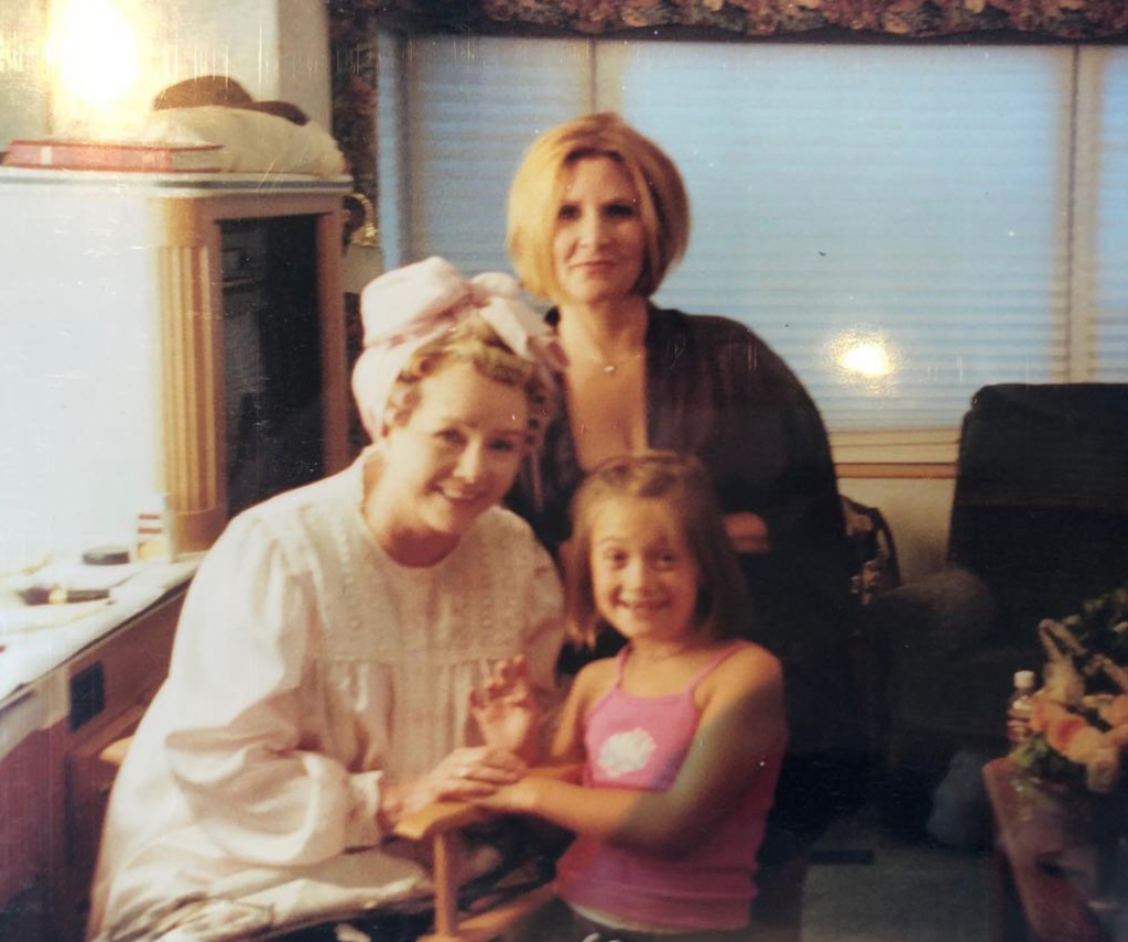 Billie Lourd: "Ringrazio mamma (Carrie Fisher) per avermi cresciuta senza sesso"