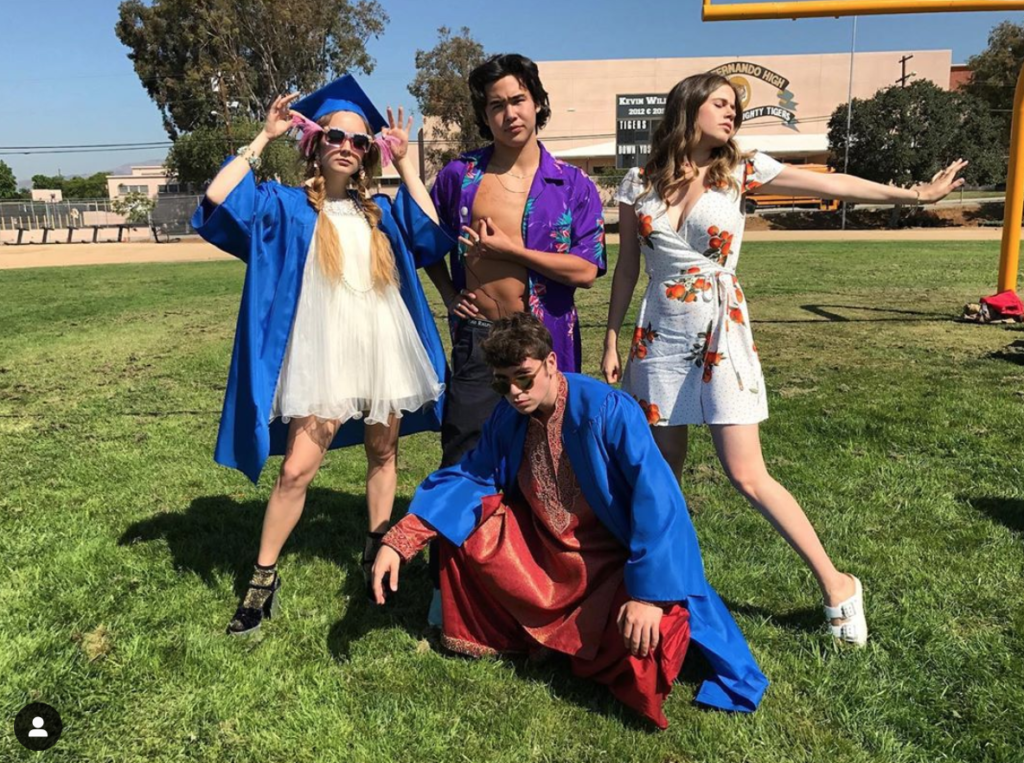 Billie Lourd: "Ringrazio mamma (Carrie Fisher) per avermi cresciuta senza sesso"