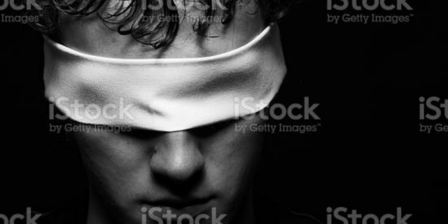 Perché il bondage è un'attività erotica paritaria che crea fiducia nella coppia Perché il bondage è un'attività erotica paritaria che crea fiducia nella coppia