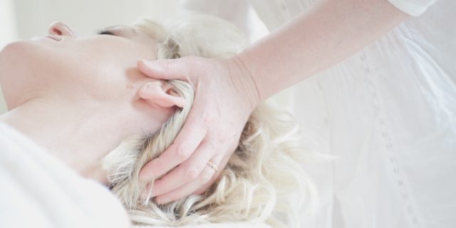 Massaggio yoni, le origini e i benefici del massaggio vaginale