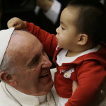 Papa Francesco: "Mamme, Allatate i Vostri Figli Anche in Chiesa"