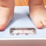 I bambini nati con il parto cesareo rischiano l'obesità. Ecco perché