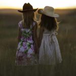 Quei "figli a tempo", orfani due volte: la legge che lascia i bambini senza famiglia