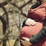 Fare la madre surrogata può essere un lavoro?