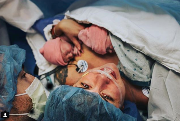"Perché dovremmo condividere tutte le foto del nostro corpo dopo il parto"
