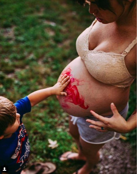 "Perché dovremmo condividere tutte le foto del nostro corpo dopo il parto"