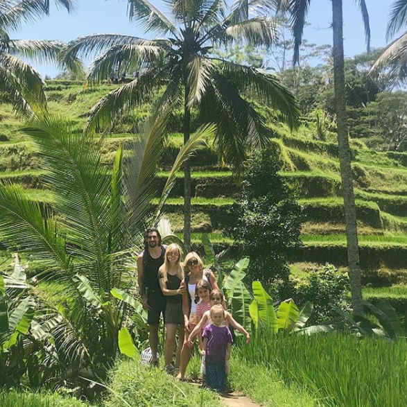 Famiglia lascia città e lavoro e si trasferisce a Bali: "Potete farlo anche voi"