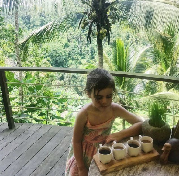 Famiglia lascia città e lavoro e si trasferisce a Bali: "Potete farlo anche voi"