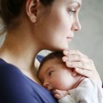 Ansia post-partum: è meno famosa, ma più frequente, della depressione