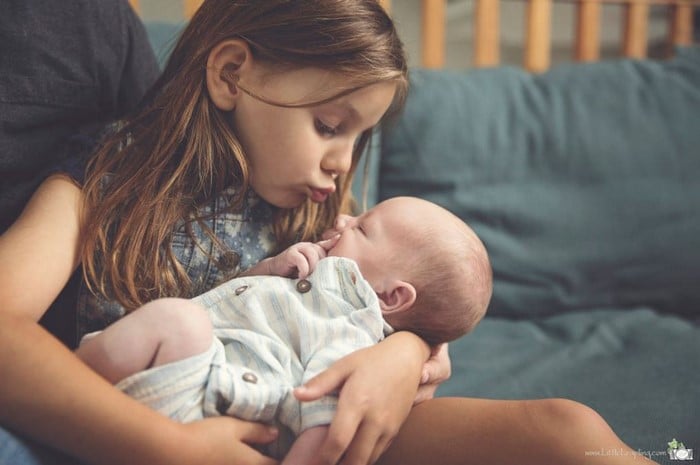 Le foto del parto fulmineo di Jes nel corridoio dell'ospedale
