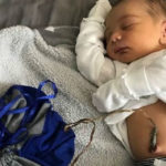 "Perché ho lasciato il mio bimbo attaccato alla placenta per 9 giorni dopo il parto"