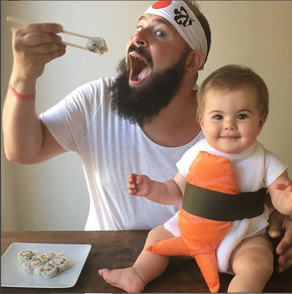 I travestimenti pazzi di Zoe e del suo papà che fanno impazzire il web