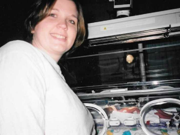 "Sono incinta ma non è mio figlio: perché ho scelto di essere una mamma surrogata"