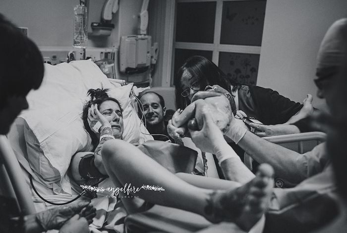 La forza delle donne: le più belle foto sul parto del 2018