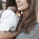 Il superpotere di quelle donne che, diventate mamme, fanno sparire gli amici
