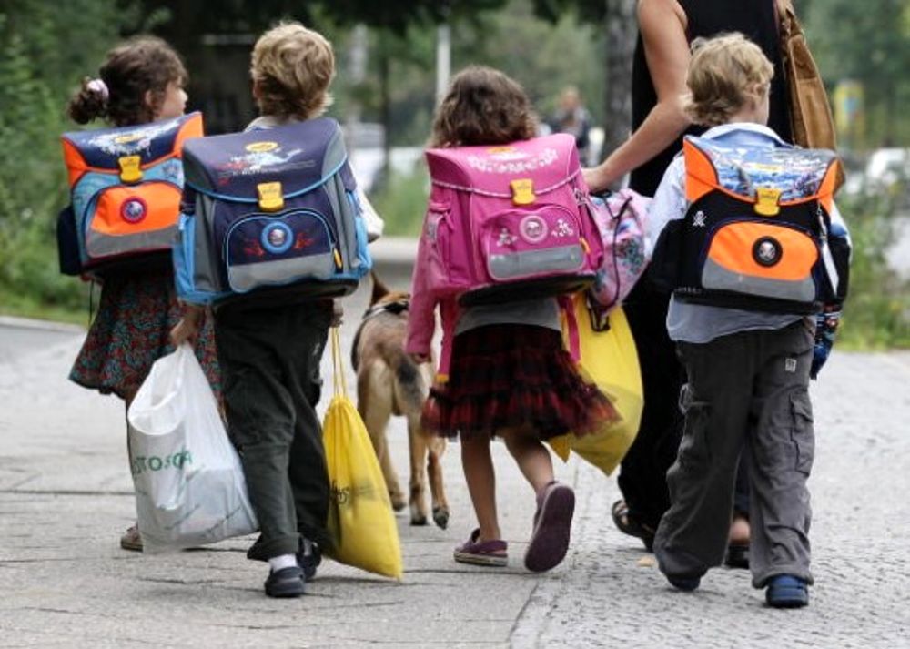"Se fossi un pedofilo prenderei tua/o figlia/o quando voglio grazie a te"